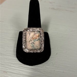 Beautiful Ring 💍- size 9